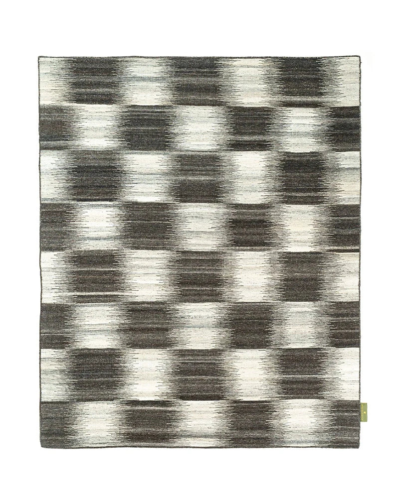 Burak-hands-rugs
